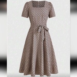 Maxi dress with square neck, short puff sleeves and geometric print